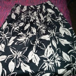 Lafayette 158 New York knee length pleated black and white floral skirt
